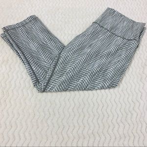 Lululemon Gray White Printed Capris Style leggings